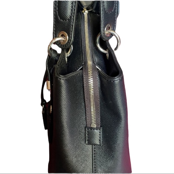 GUESS - Brand new Guess tote handbag in black. Multiple sections with pockets. - Picture 3 of 9